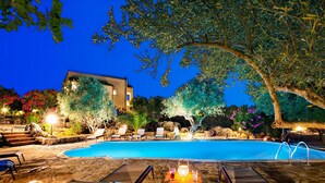 Outdoor pool - Imposing Large Villa on Fantastic Beautiful Piece of Land, Near Vamos and Chania (Apokoronas)