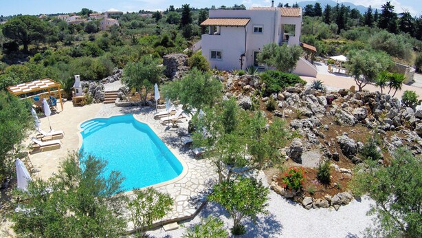 Outdoor pool - Imposing Large Villa on Fantastic Beautiful Piece of Land, Near Vamos and Chania (Apokoronas)