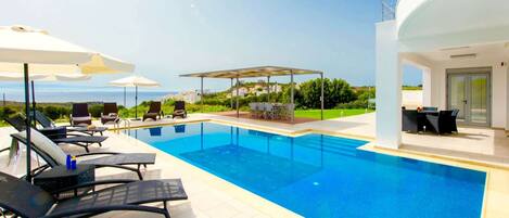 Villa | Pool | Indoor pool, outdoor pool