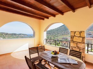 Villa | Dining - Hillside Villa in Bali With Private Pool (Mylopotamos)