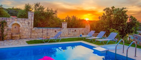 Innendørsbasseng og utendørsbasseng