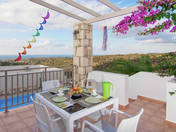 Villa | Dining