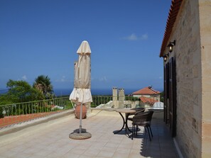 Balcony - Quaint Villa in Prines Crete With Swimming Pool (Rethymno)