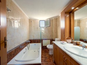 Bathroom - Lovely Villa in Kirianna with Private Pool & Garden near Sea (Rethymno)