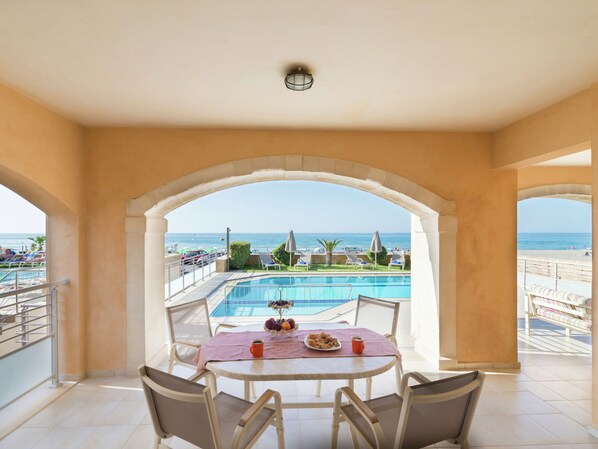 Villa | Dining