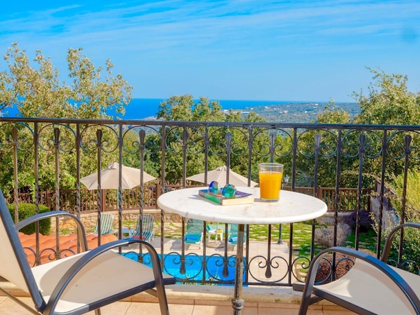 Villa | Balcony