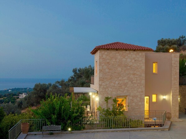 Exterior - Light Filled Villa in Maroulas Crete With Private Pool (Rethymno)