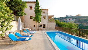 Outdoor pool - Light Filled Villa in Maroulas Crete With Private Pool (Rethymno)