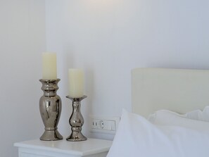 4 bedrooms, cots/infant beds, individually furnished, bed sheets - Beautiful Villa, 50 m From Beach and Close to Other Beautiful Beaches on Mykonos (Mykonos)