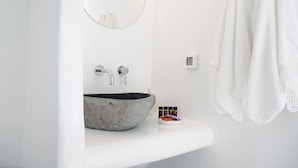 Villa | Bathroom - Beautiful Villa, 50 m From Beach and Close to Other Beautiful Beaches on Mykonos (Mykonos)