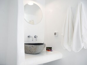 Villa | Bathroom - Beautiful Villa, 50 m From Beach and Close to Other Beautiful Beaches on Mykonos (Mykonos)