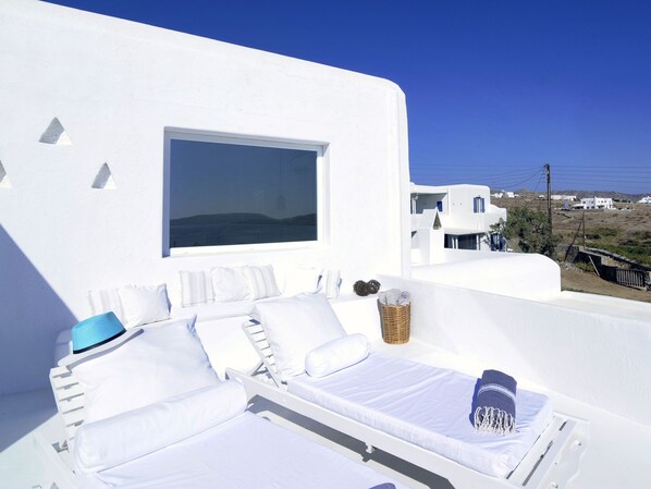 Villa | Exterior - Beautiful Villa, 50 m From Beach and Close to Other Beautiful Beaches on Mykonos (Mykonos)