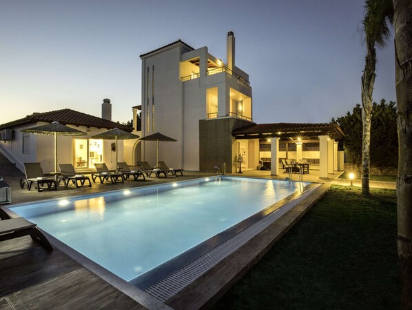 Villa | Pool | Indoor pool, outdoor pool