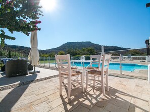 Outdoor pool - Beautiful Traditional Style Villa Near the Coast With Pool, Close to Golf Course (Rhodes)