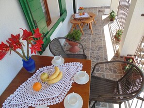 House | Balcony - Holiday Home in Starigrad With Garden (Starigrad)