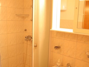 Shower, towels - Studio Apartment Bonacic in Ciovo, Croatia (Slatine)