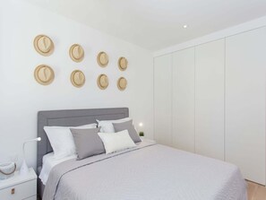 Villa | 4 bedrooms, individually furnished, bed sheets - Luxurious Villa With Private Pool and Garden (Kastela)