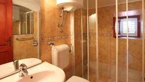 Villa | Badezimmer | Dusche