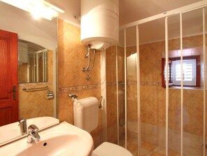 Villa | Bathroom - Spacious Villa in Lopud With Private Terrace (Dubrovnik)