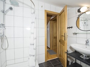 Ferienhaus | Badezimmer | Badewanne, Handtücher