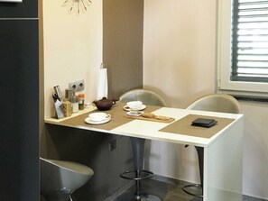 Apartment | Dining - Spacious Apartment in Dalmatia near Forest (Sveti Filip i Jakov)