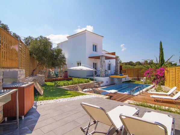 Exterior - Newly-built Villa in Loutra With Private Pool, Garden, BBQ (Rethymno)