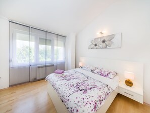 Villa | 7 bedrooms, individually furnished, bed sheets - Luxurious Villa in Dalmatia Near Sea (Nin)