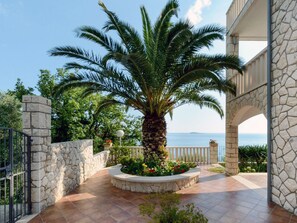 Reception - Exclusive Villa With Private Pool, Fenced Property and Garden Near Dubrovnik (Zupa dubrovacka)