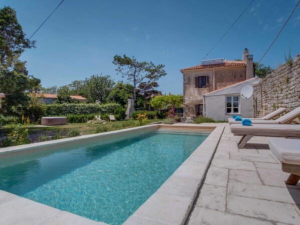 House | Pool