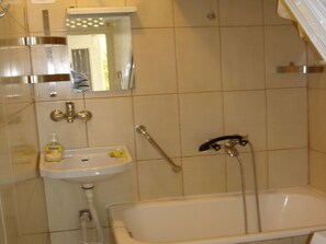 Ferienhaus | Badezimmer | Dusche, Haartrockner, Handtücher