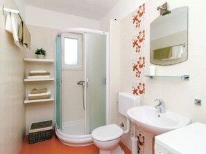 Bathroom - Spacious Holiday Home Dalmatia near Sea (Dubrovacko Primorje)
