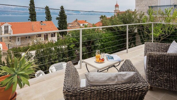 Balcony - Attractive 5 Villa With Private Pool, Finnish Sauna and Great Outdoors (Sutivan)