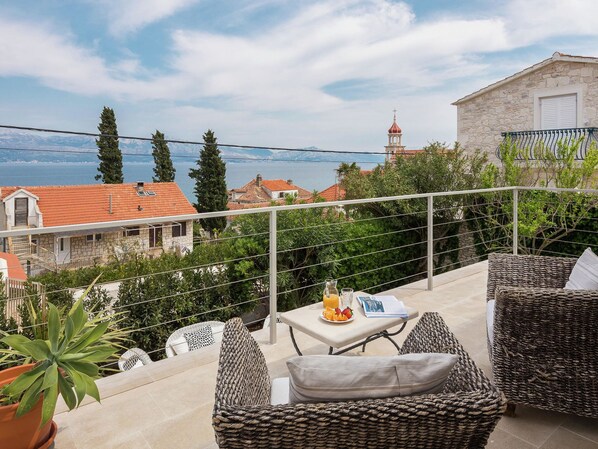 Balcony - Attractive 5 Villa With Private Pool, Finnish Sauna and Great Outdoors (Sutivan)