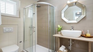 Bathroom - Attractive 5 Villa With Private Pool, Finnish Sauna and Great Outdoors (Sutivan)