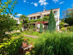House | Exterior - Spacious Holiday Home near Sea (Malinska-Dubasnica)