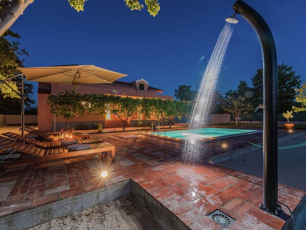 Hus | Pool | Inomhuspool och utomhuspool