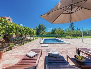 Talo | Uima-allas | Sisäuima-allas, ulkouima-allas