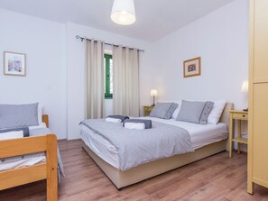 Hus | 2 sovrum, unika möbler och sängkläder