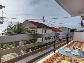 House | Balcony - Spacious Holiday Home in Podstrana near Sea (Podstrana)