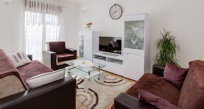 Spacious Holiday Home in Podstrana near Sea