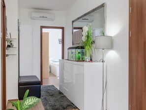 2 bedrooms, bed sheets - Modern Holiday Home in Podstrana Near the Beach (Podstrana)