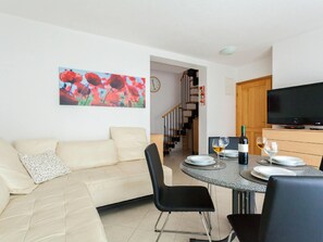 Apartment | Dining