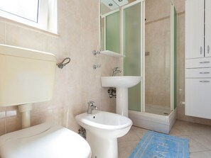 Apartment | Bathroom | Hair dryer - Modern Apartment With Roof Terrace Near the Beach (Malinska-Dubasnica)
