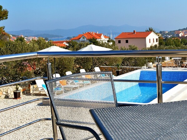 Balcony - Spacious Apartment With Panoramic sea View, Shared Swimming Pool and Garden, BBQ (Tisno)