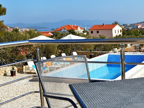 Spacious Apartment With Panoramic sea View, Shared Swimming Pool and Garden, BBQ