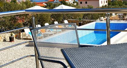 Spacious Apartment With Panoramic sea View, Shared Swimming Pool and Garden, BBQ