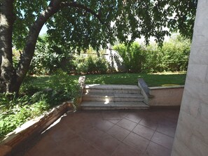 Balcony - Apartment Near the Beach With a Barbecue Area and Fenced Garden, Wifi (Medulin)