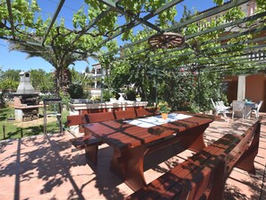 Exterior - Apartment Near the Beach With a Barbecue Area and Fenced Garden, Wifi (Medulin)