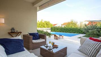 Villa | Pool | Indoor pool, outdoor pool
