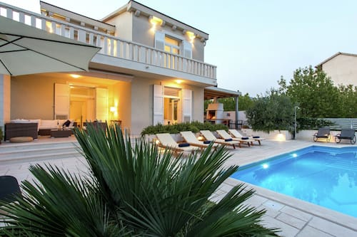 Villa | Exterior